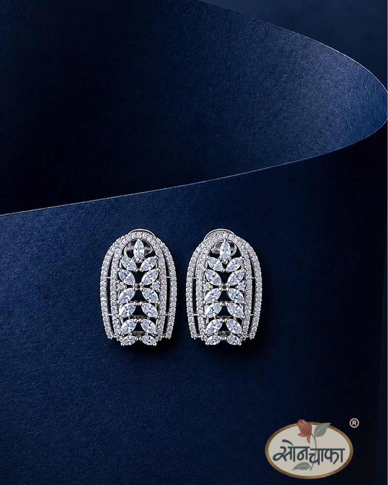 CHARMING DIAMOND EARRINGS