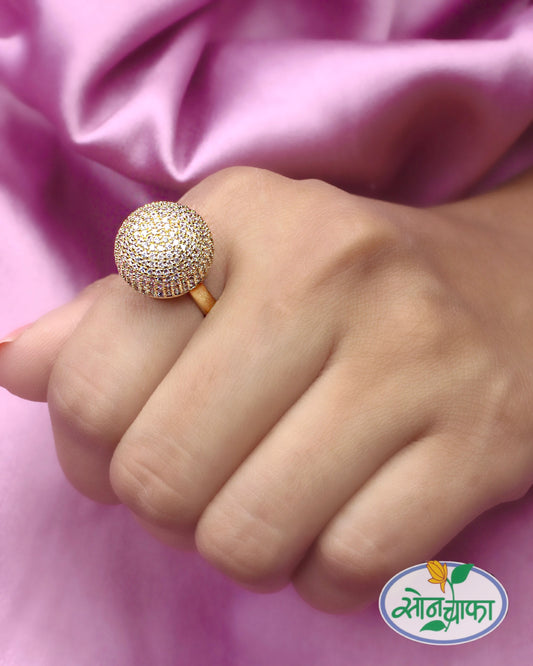 ENTICING DIAMOND RING