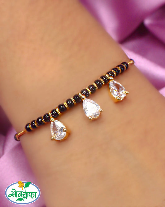 CHARMING TRIANGLE BRACELET