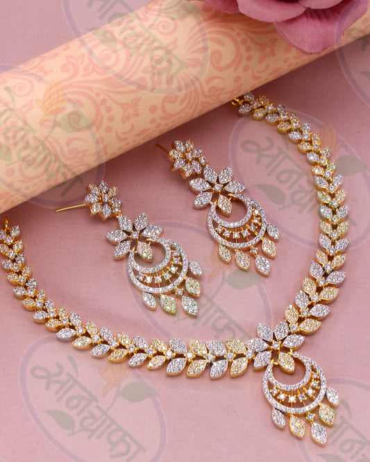 FLOWING GRACE GOLDEN NECKLACE