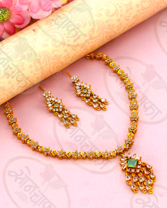 PRETTY ANTIQE NECKLACE