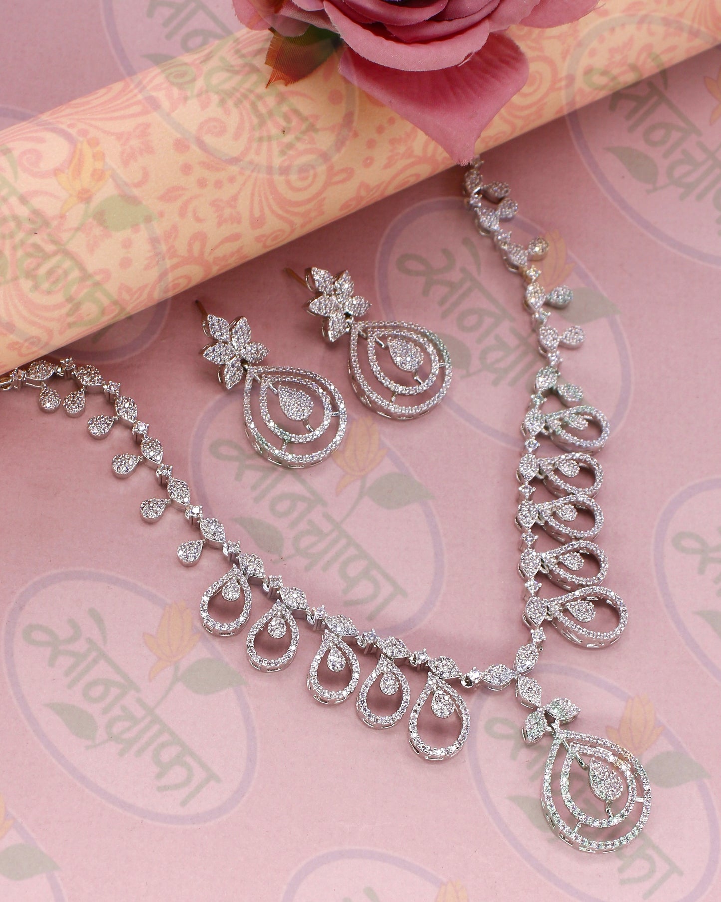 ENCHANTING ELEGANCE NECKLACE SET