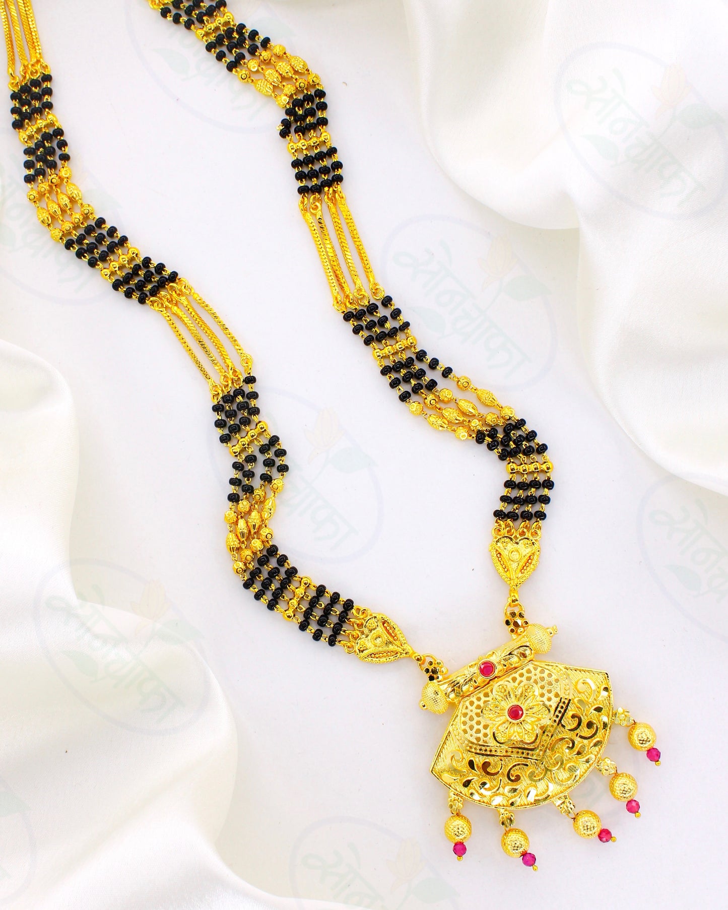 PRETTY GOLDEN FINISH MANGALSUTRA