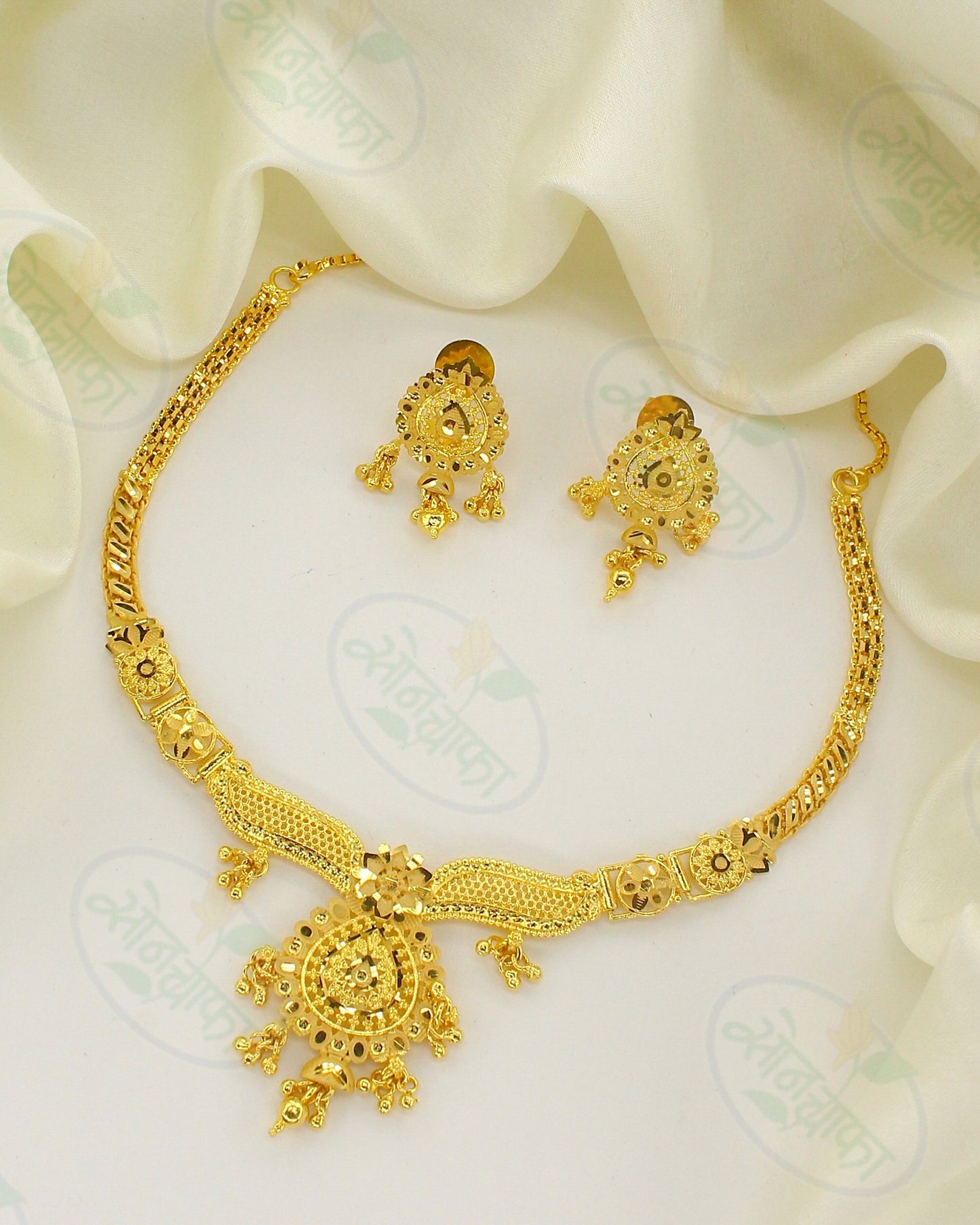 RHYTHMIC WAVE GOLD PLATED NECKLACE