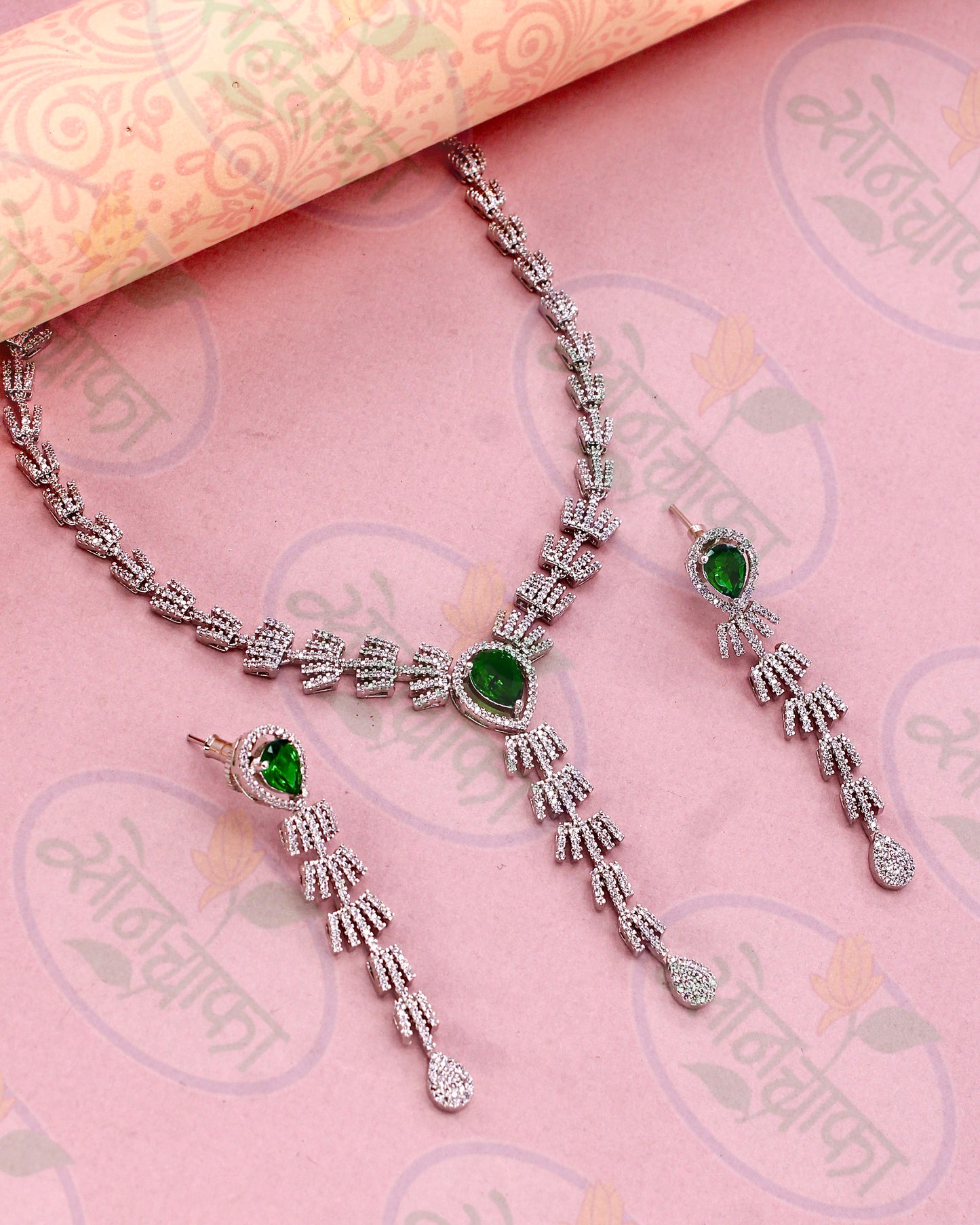 ELEGANCE DIAMOND NECKLACE