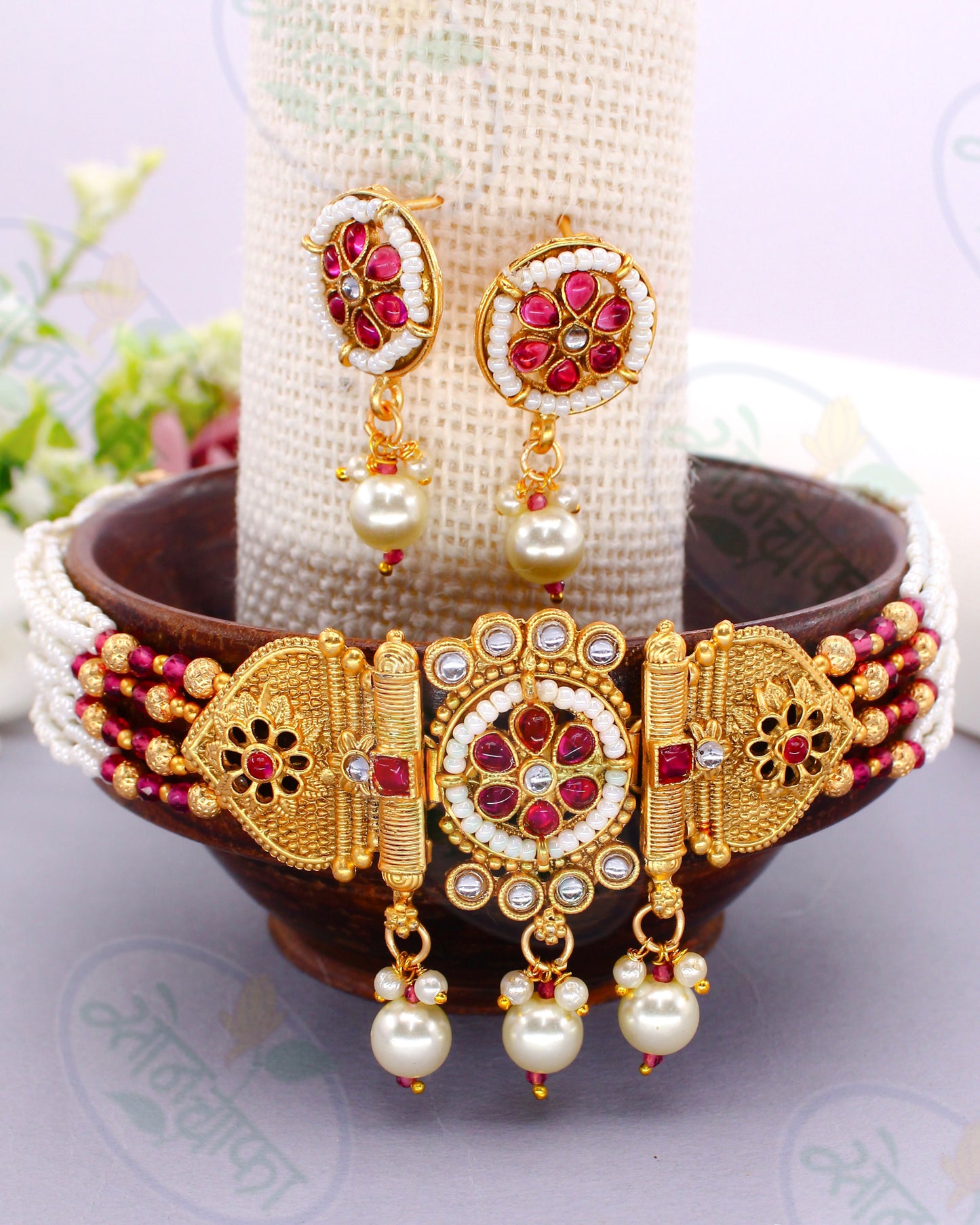 ALLURING PEARL BEADS CHOKER