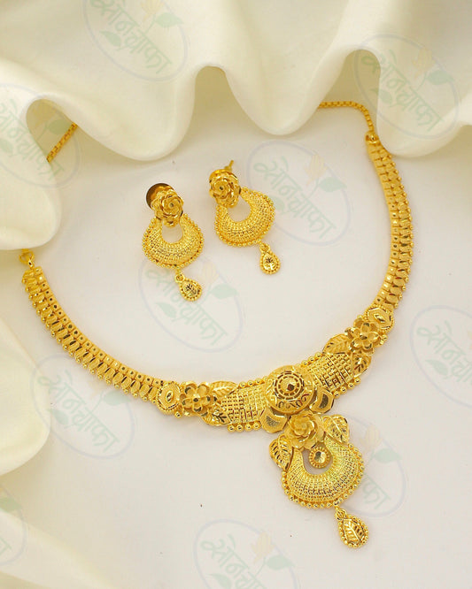 GLOSSY GOLD PLATED NECKLACE