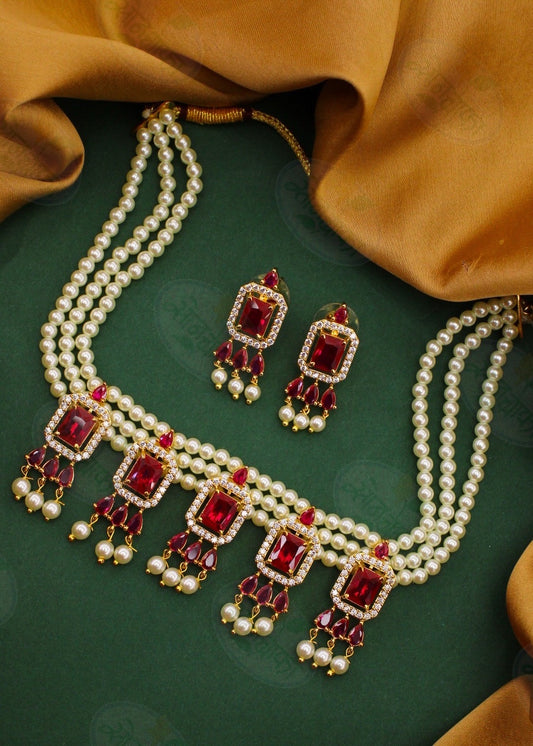 EXCLUSIVE MOTI NECKLACE