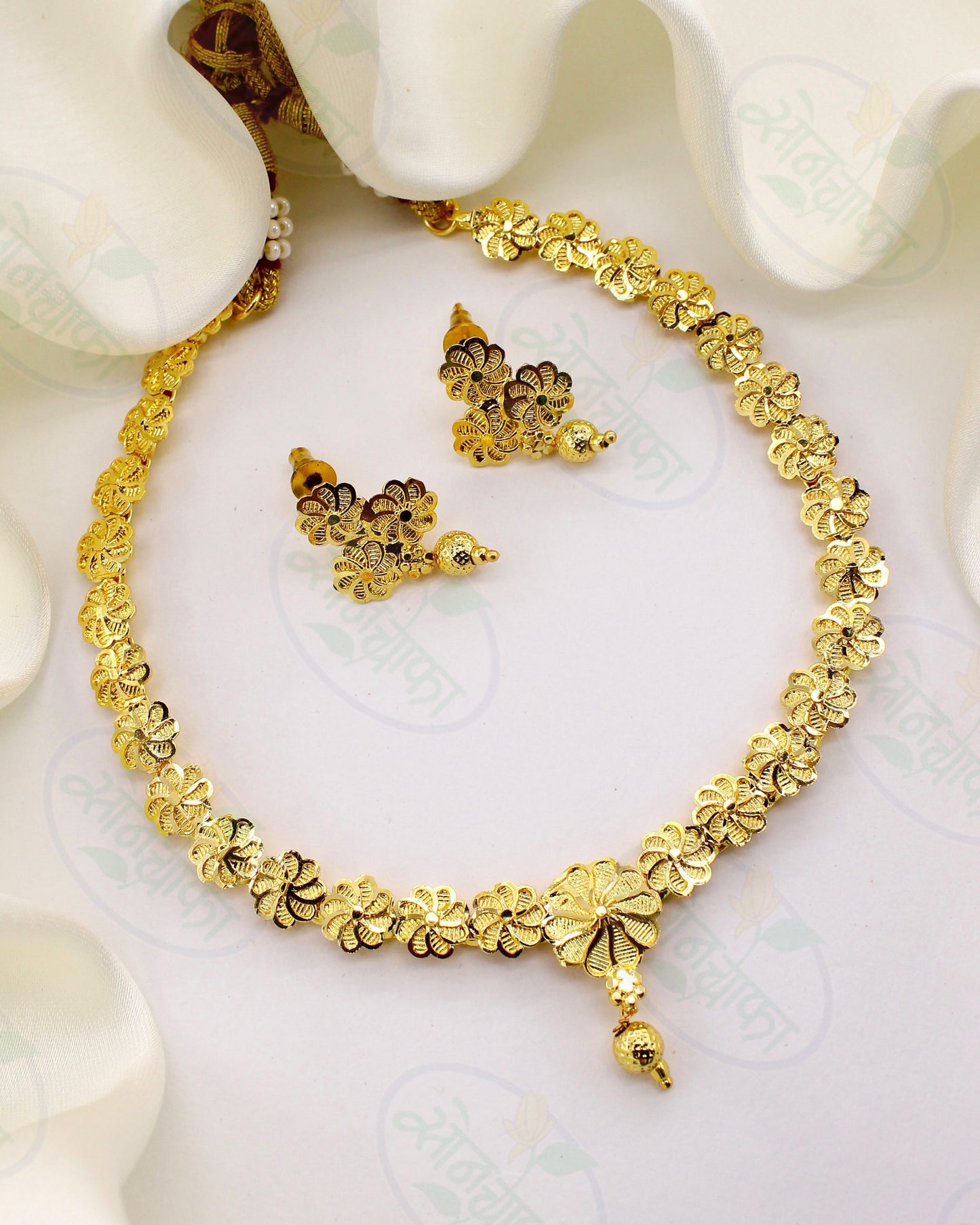 CHARMING DESIGNER NECKLACE