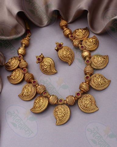 INTRICATE DESIGN AHILYA NECKLACE