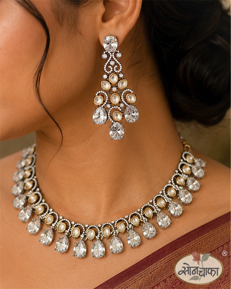 SHIMMERING GLAM NECKLACE