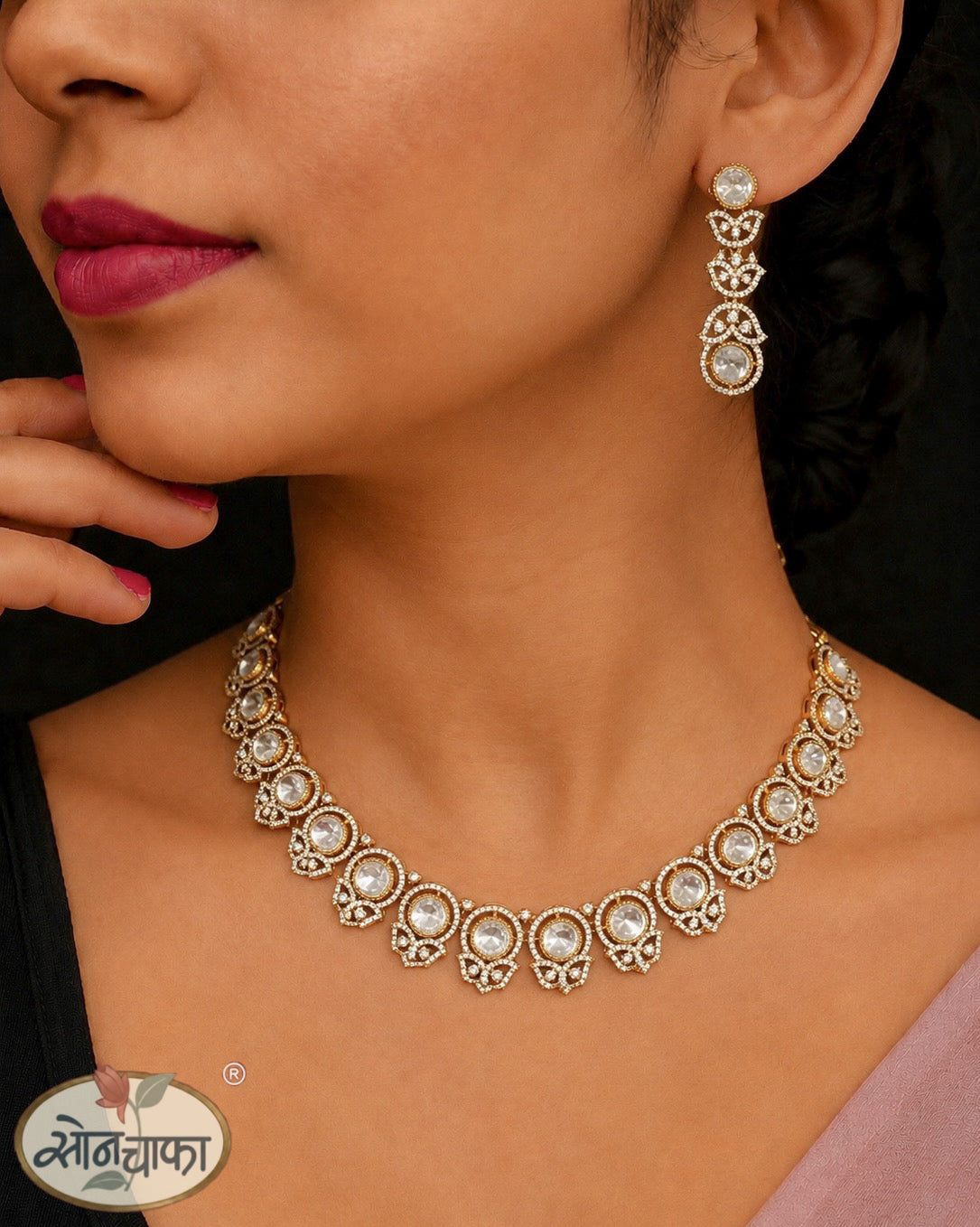 GLAMOROUS  WHITE STONE NECKLACE