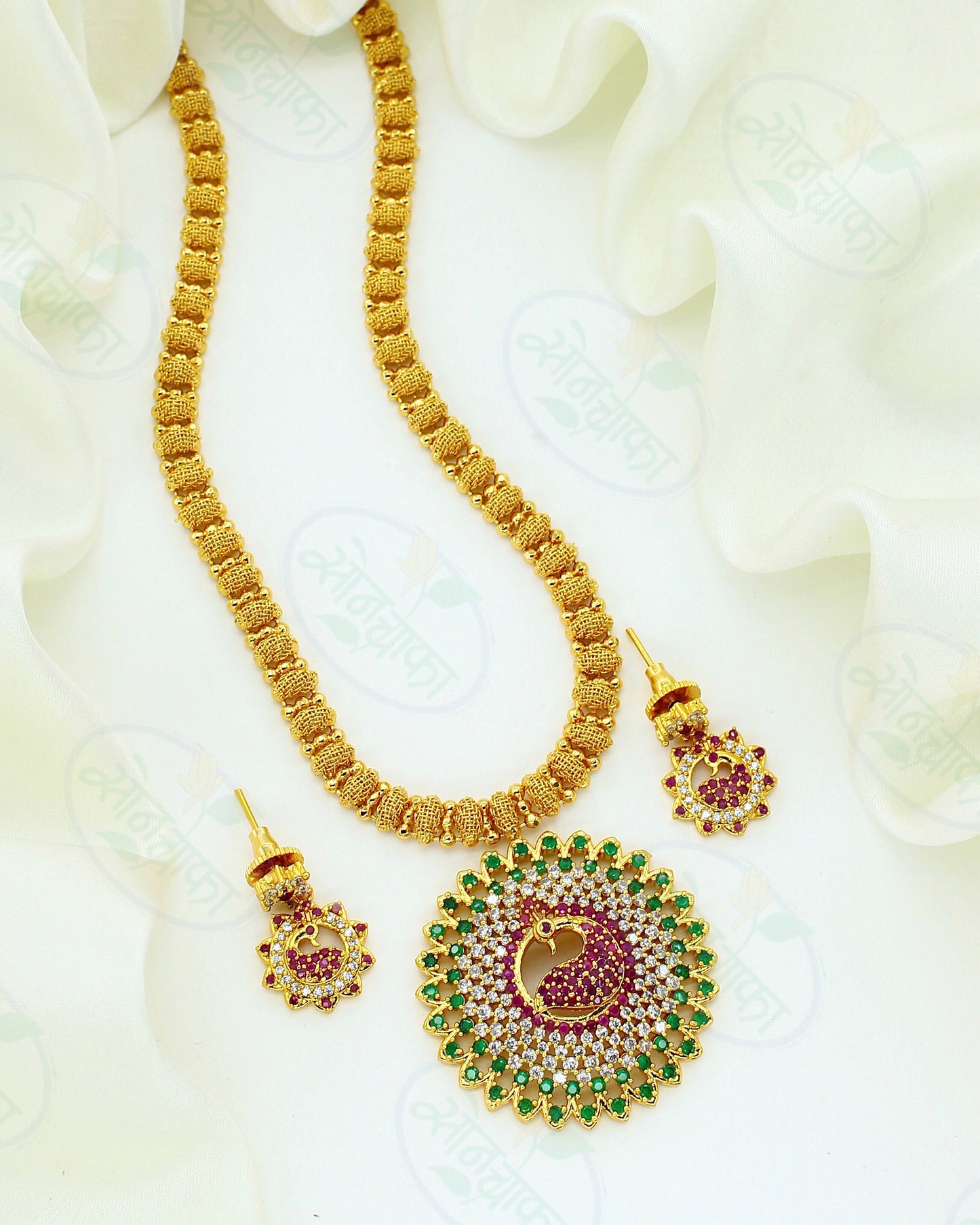 CLASSY PEACOCK NECKLACE
