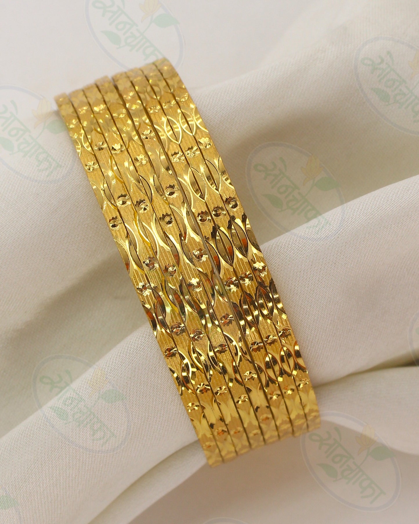 BEAUTIFUL 8 PC BANGLES