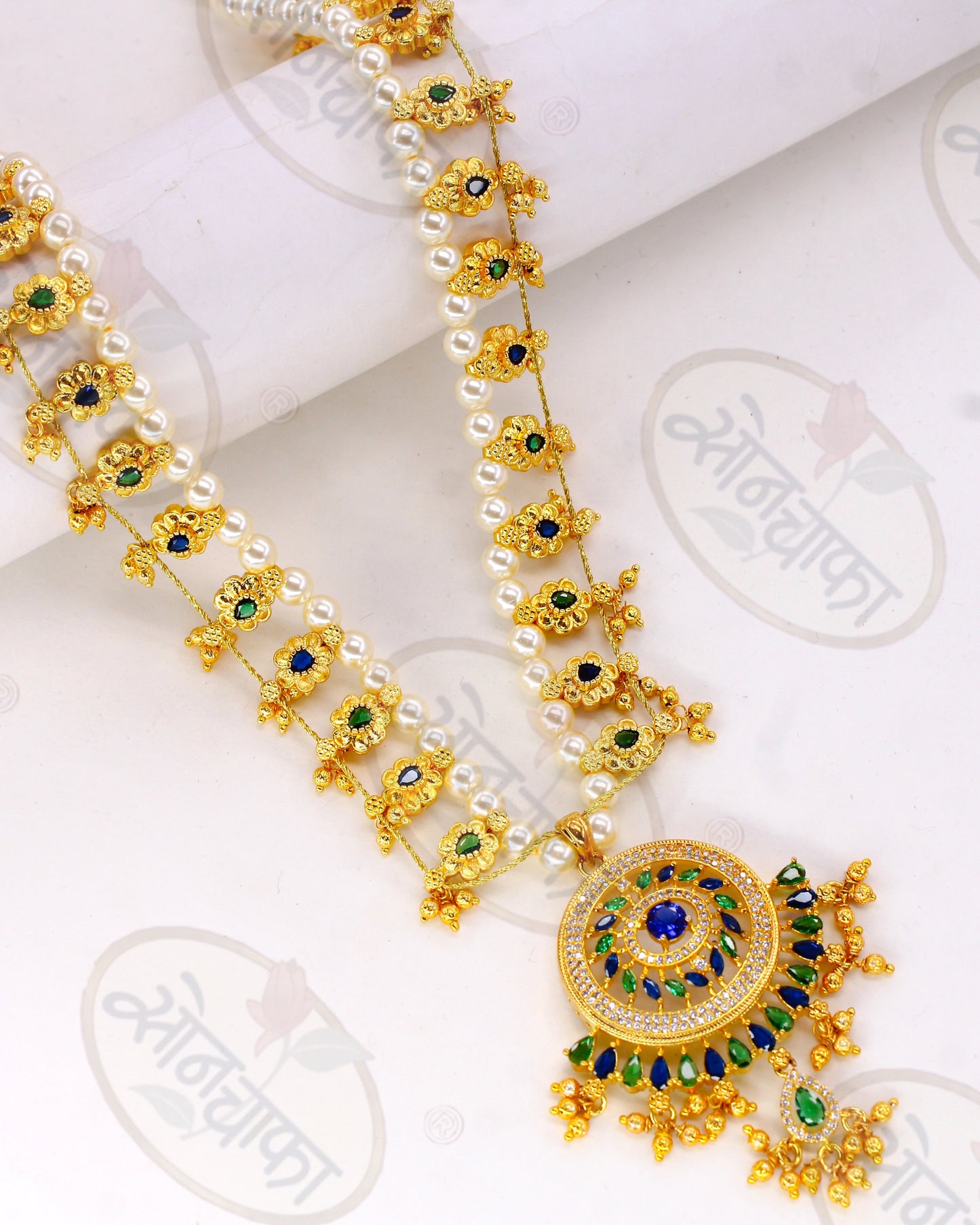 ALLURING KOLHAPURI SAAJ