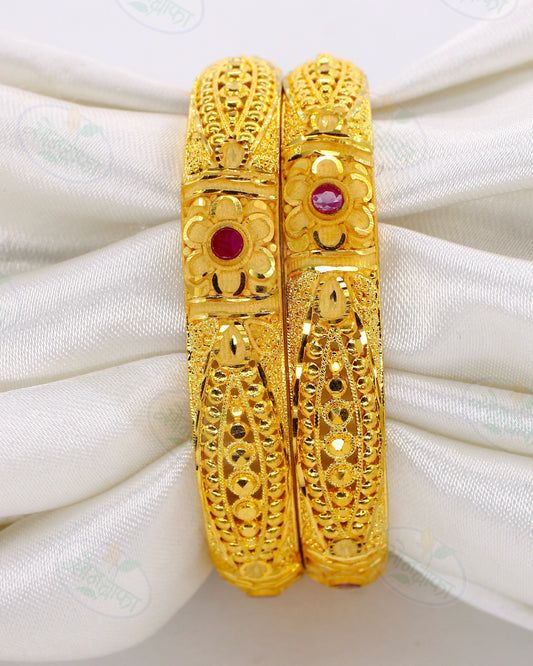 RADIANT FLORET GOLDEN BANGLE