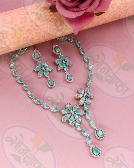 SPARKLING FLORET DIAMOND NECKLACE SET