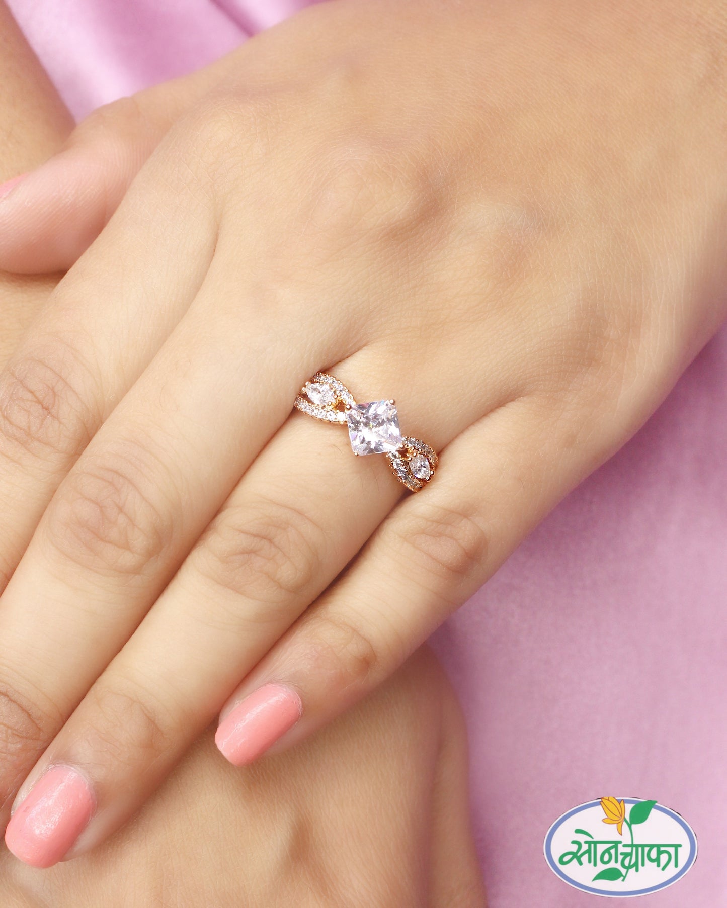 TEXTURED SHINNING DIAMOND RING