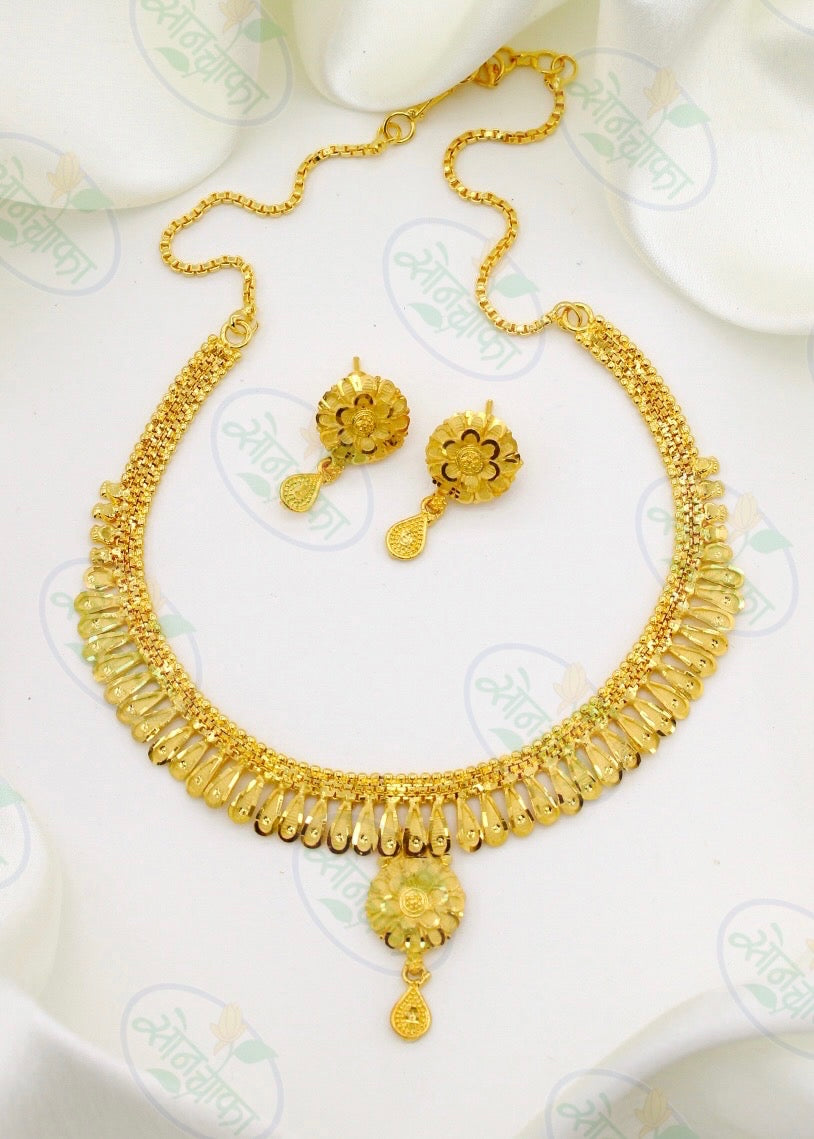 FLOWER DESIGNER NECKLACE