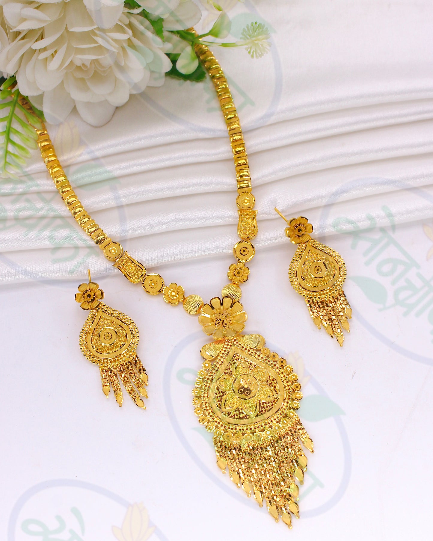 SPLENDID DESIGNER NECKLACE