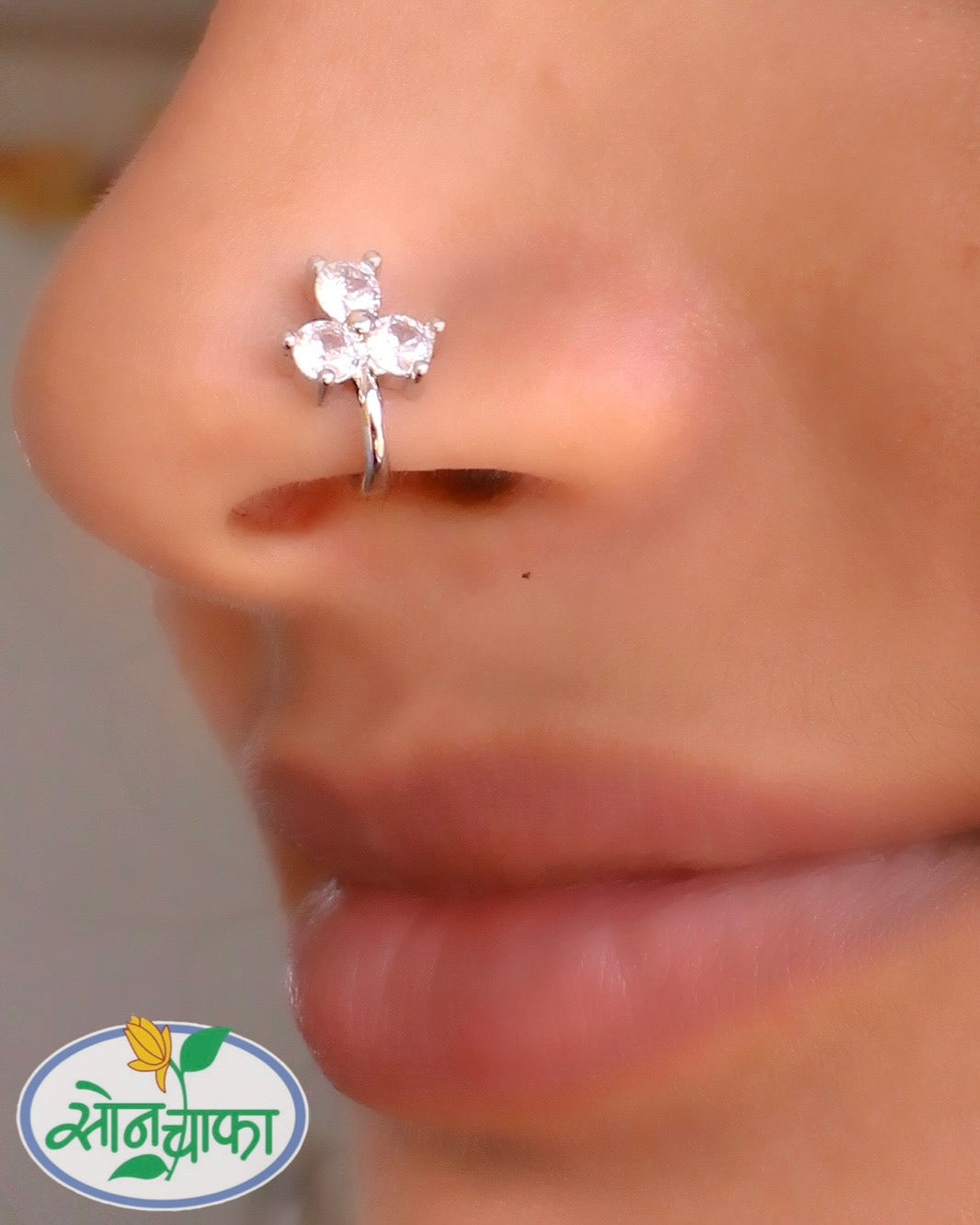 FANCY WHITE STONE NATH