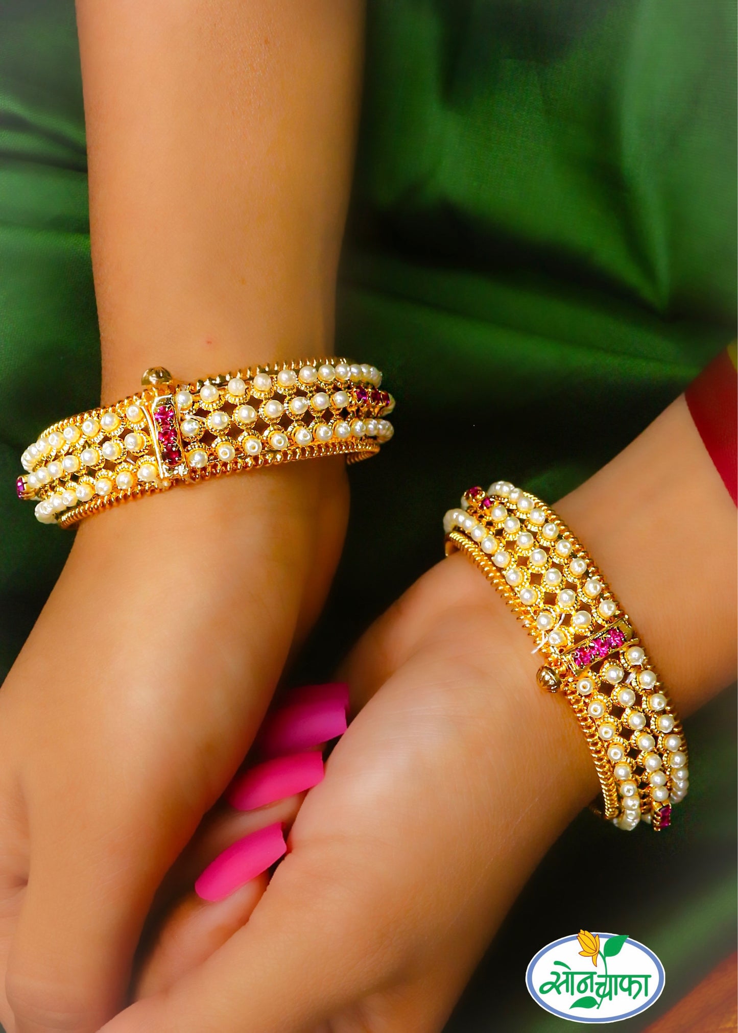 EXCLUSIVE DESIGNER MOTI BANGLES
