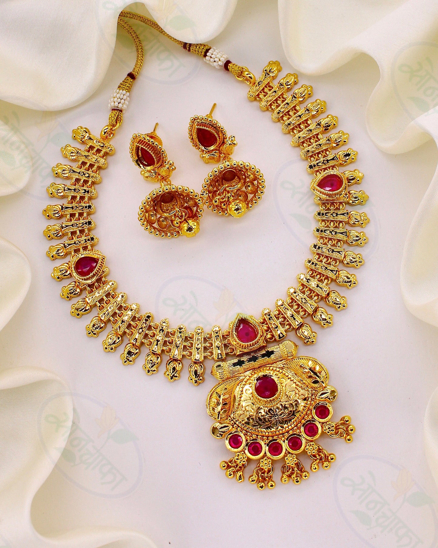 GOLDEN GLAM DESIGNER NECKLACE