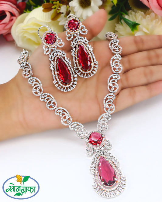 STYLISED LEAFY DIAMOND NECKLACE