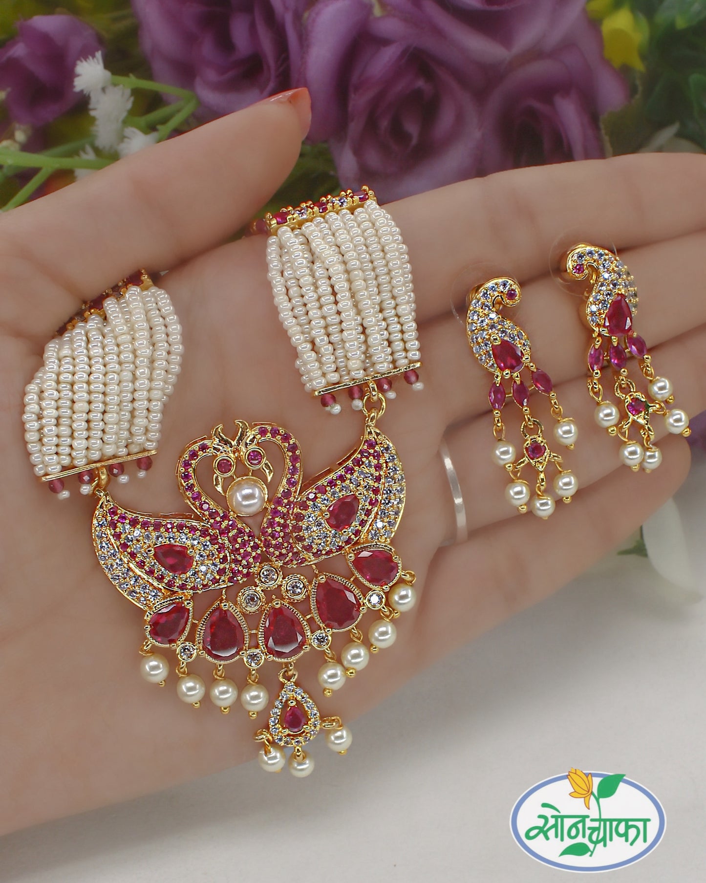 SPARKLING PEACOCK NECKLACE