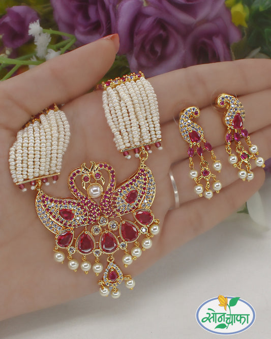 SPARKLING PEACOCK NECKLACE