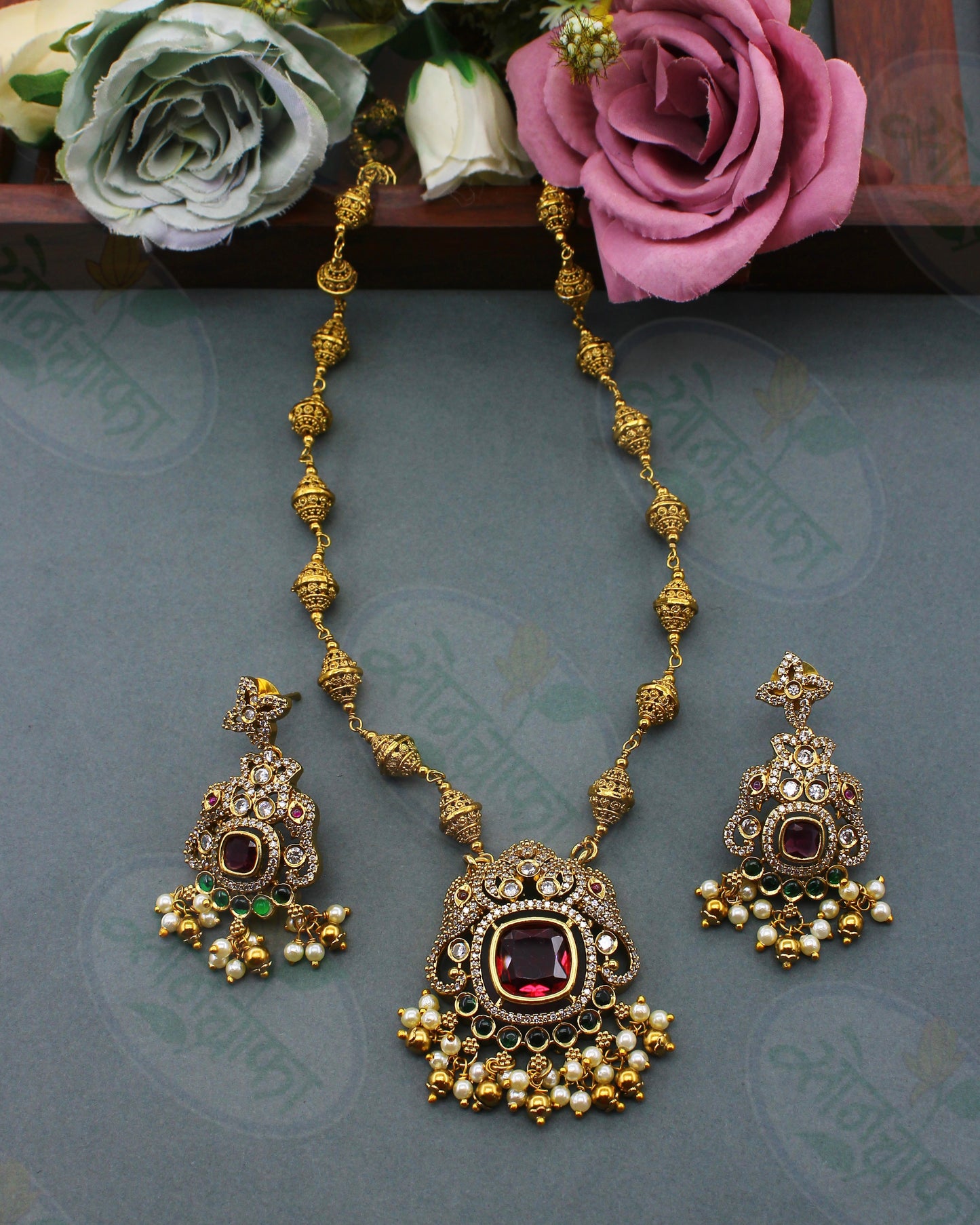 ELEGANT DESIGNER NECKLACE