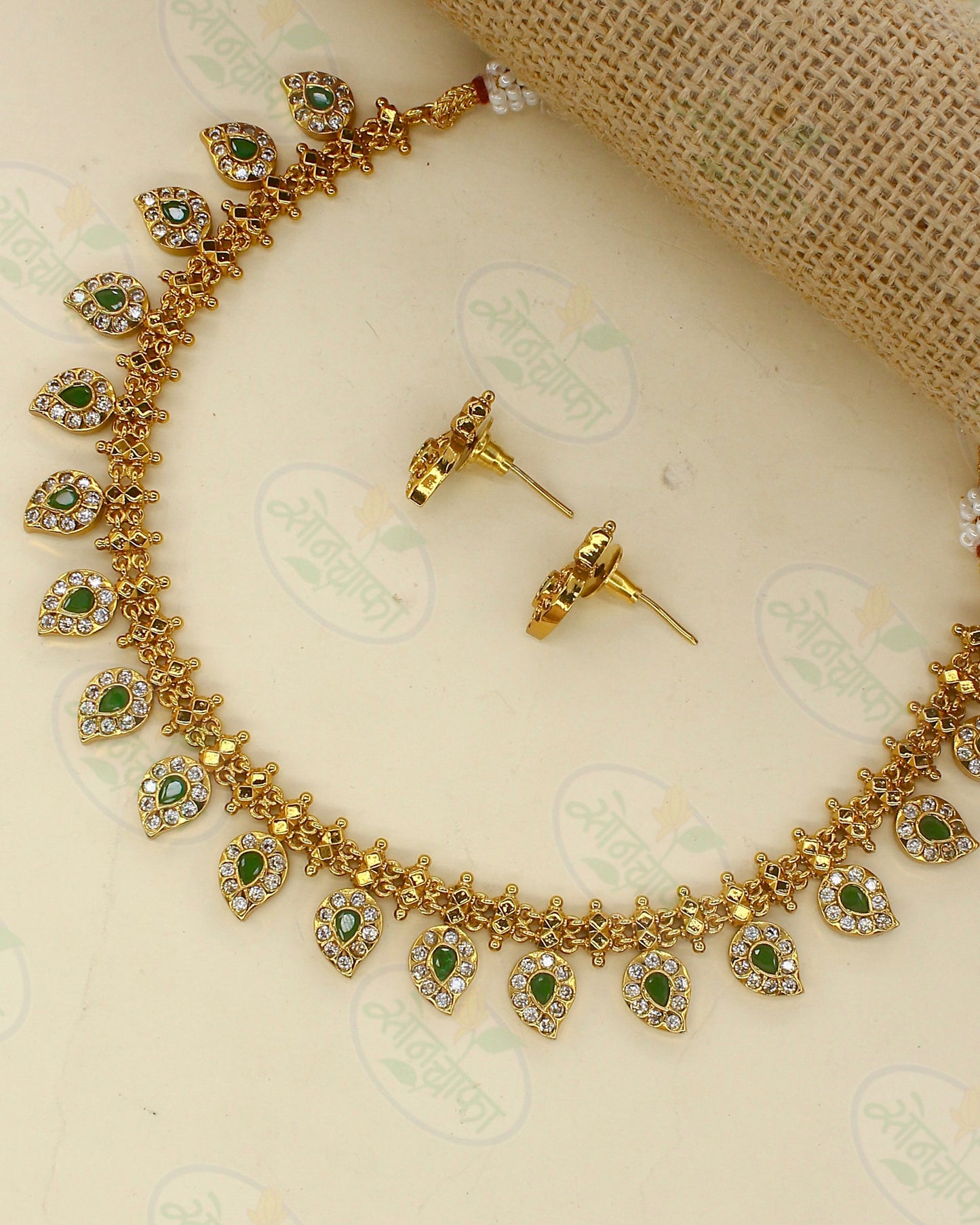 TEMPLE GREEN STONE NECKLACE