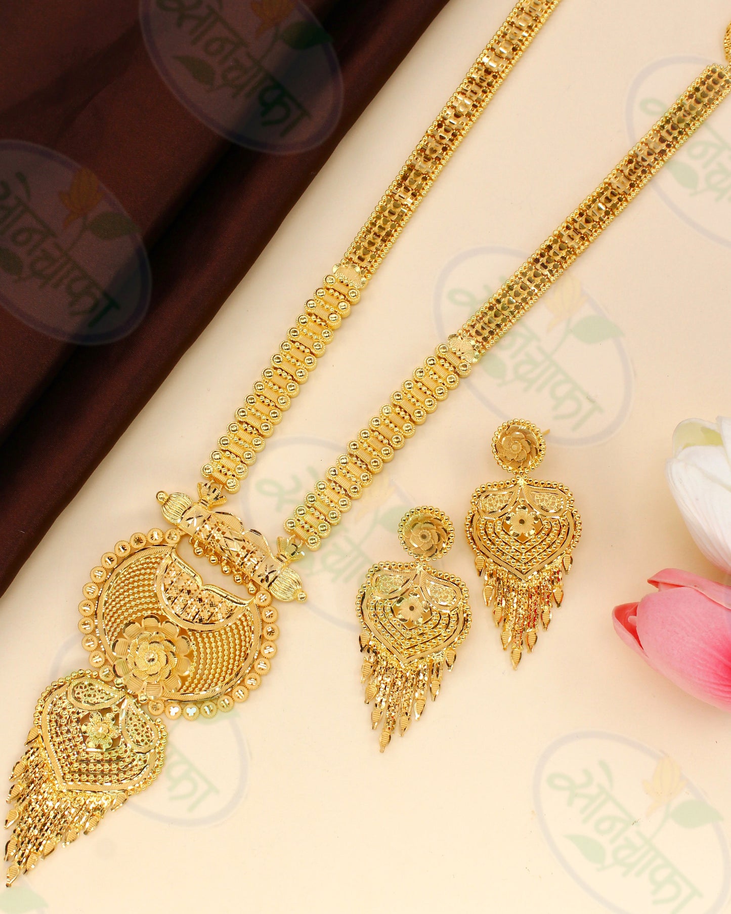 DELIGHTFUL FLOWERET NECKLACE