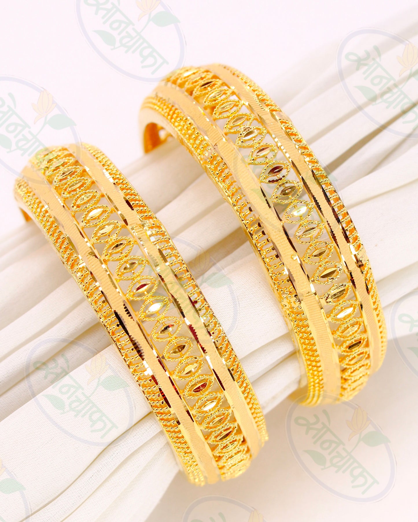 CLASSICAL GOLD PALTED BANGLES