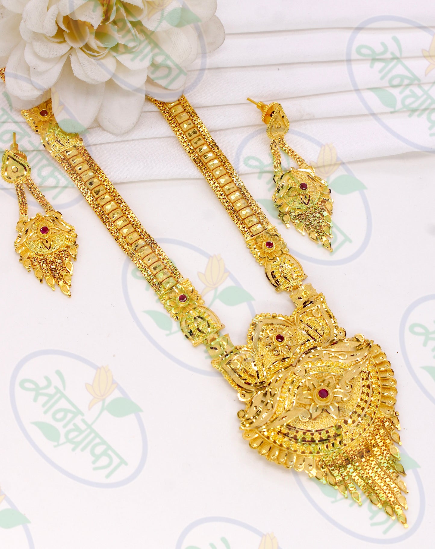 RAVISHING GOLD PLATED NECKLACE