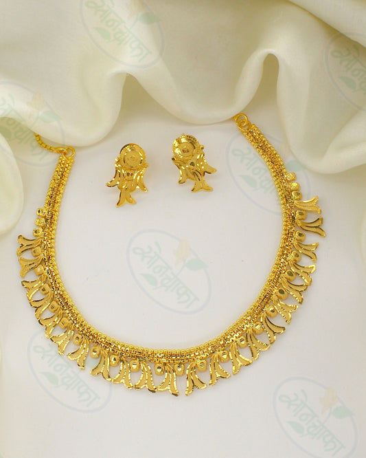 BEAUTEOUS GOLD PLATED NECKLACE