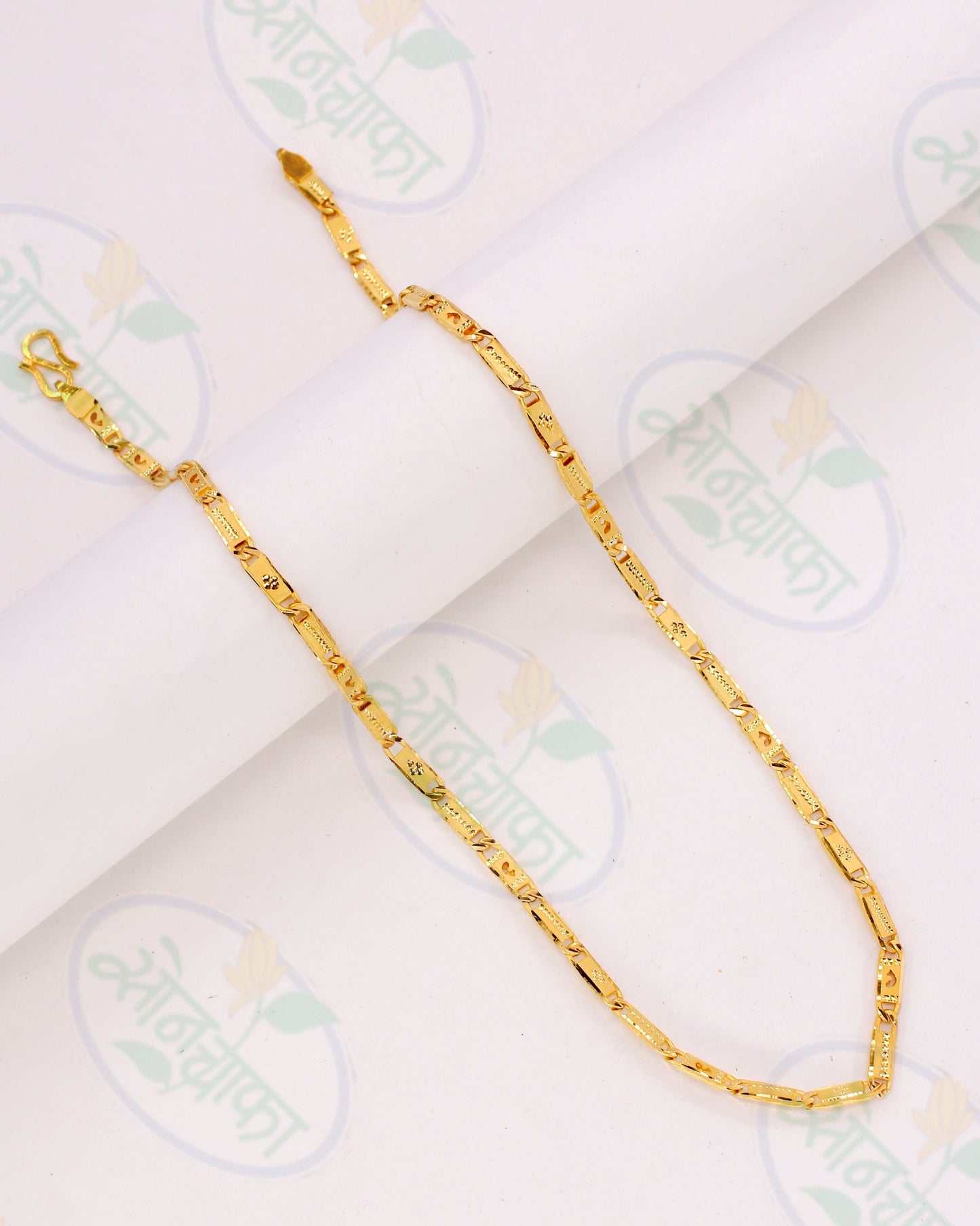 ELEGANT GOLD PLATED CHAIN