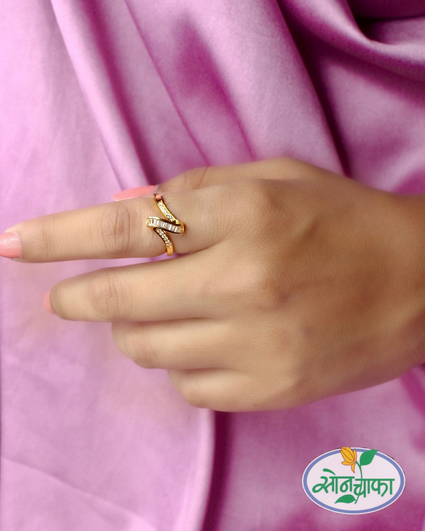TRENDY DESIGNER DIAMOND RING