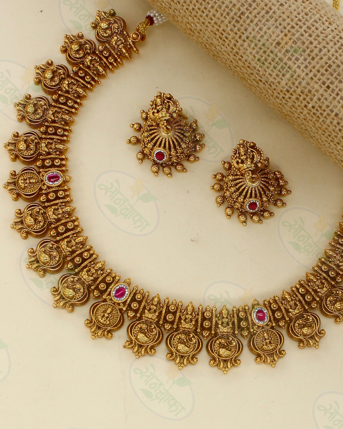 SOUTH INDIAN NECKLACE SET