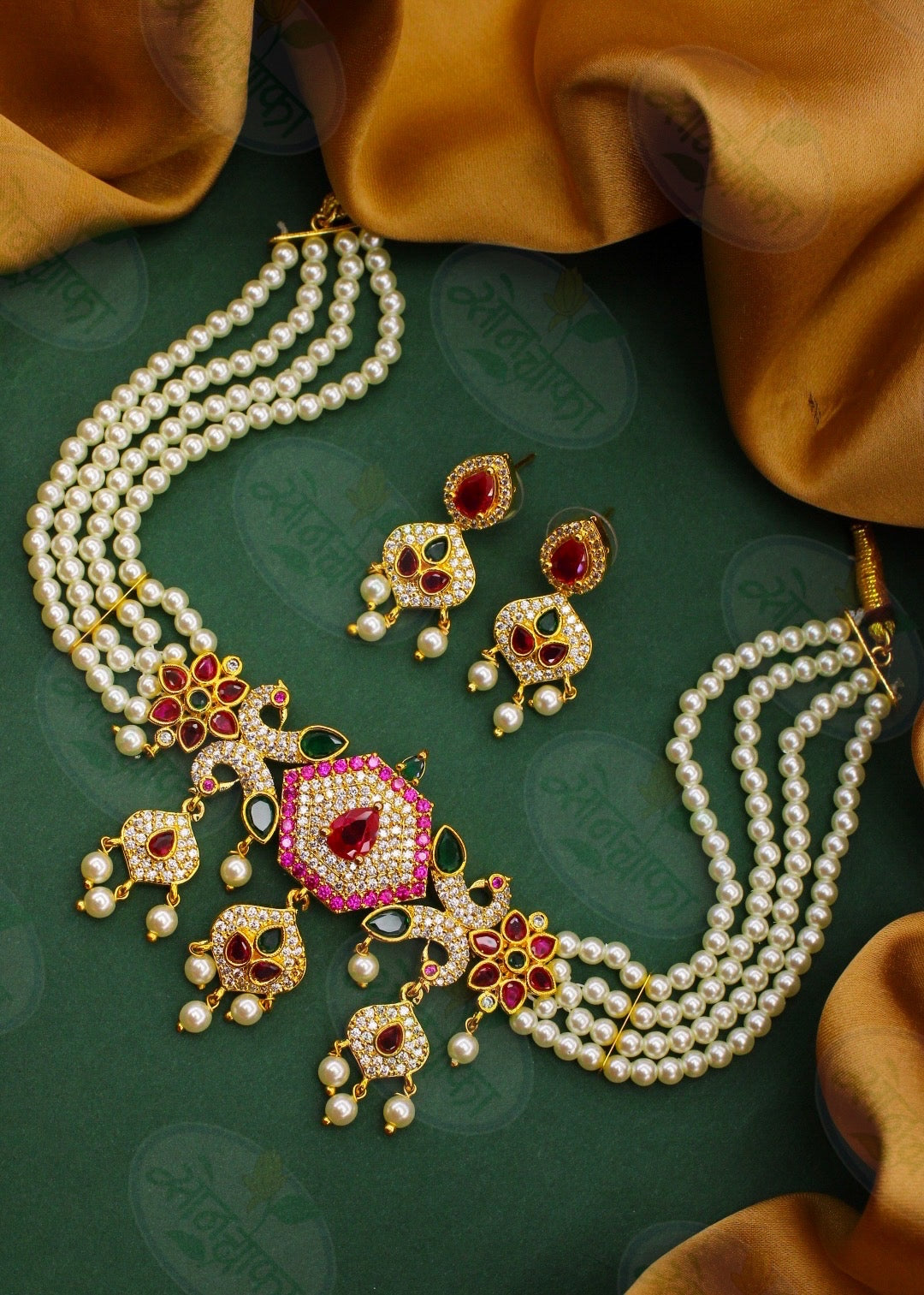 IMPRESSIVE MOTI NECKLACE