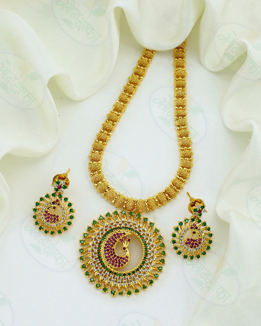 SPARKLY PEACOCK NECKLACE