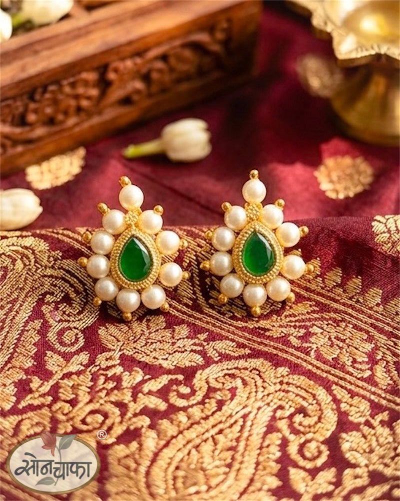 STUNNIG DROPLET PEARL EARRINGS