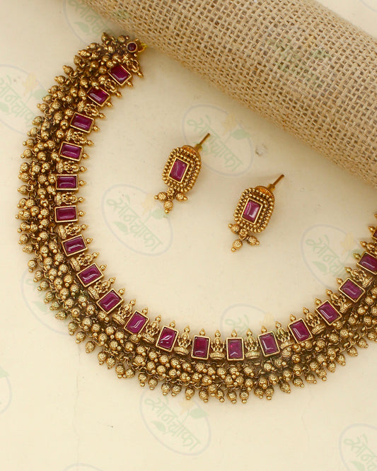 TRADITIONAL PINK STONE NECKLACE