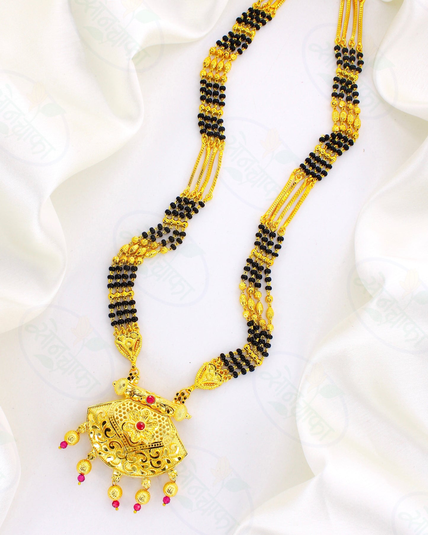 PRETTY GOLDEN FINISH MANGALSUTRA