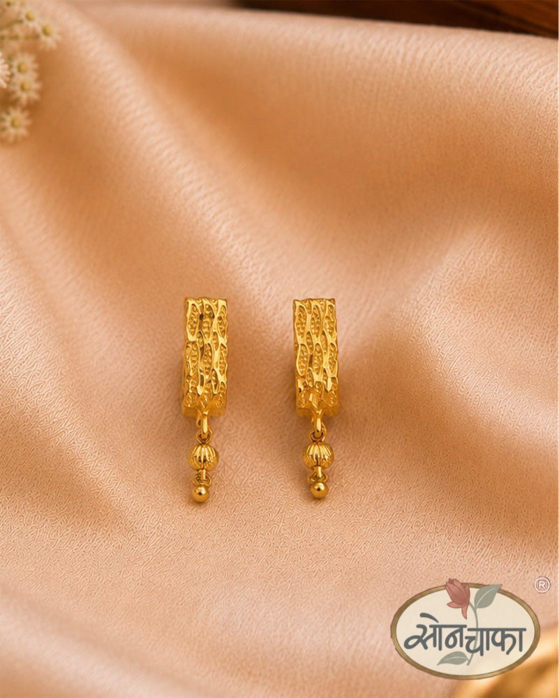 PRETTY GOLD PLATED EARRINGS