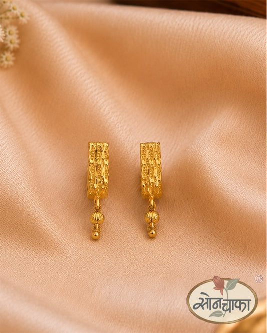 PRETTY GOLD PLATED EARRINGS
