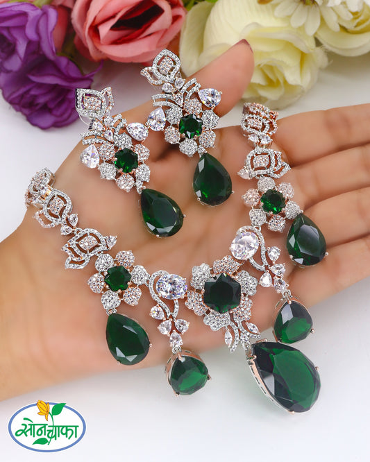 GLAMOROUS DIAMOND NECKLACE