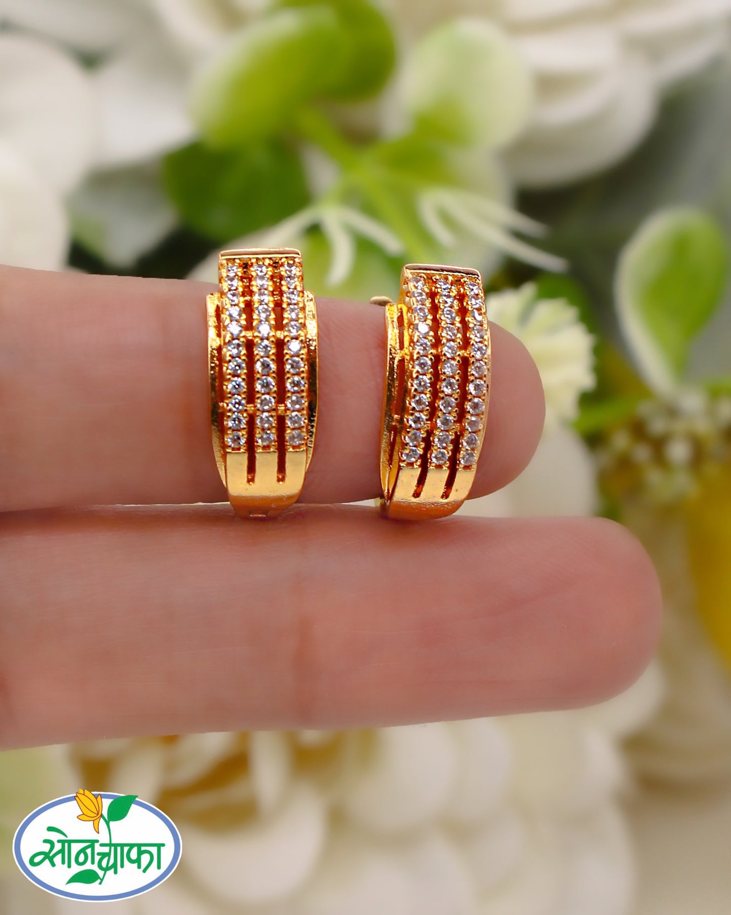 PRETTY DIAMOND EARRINGS
