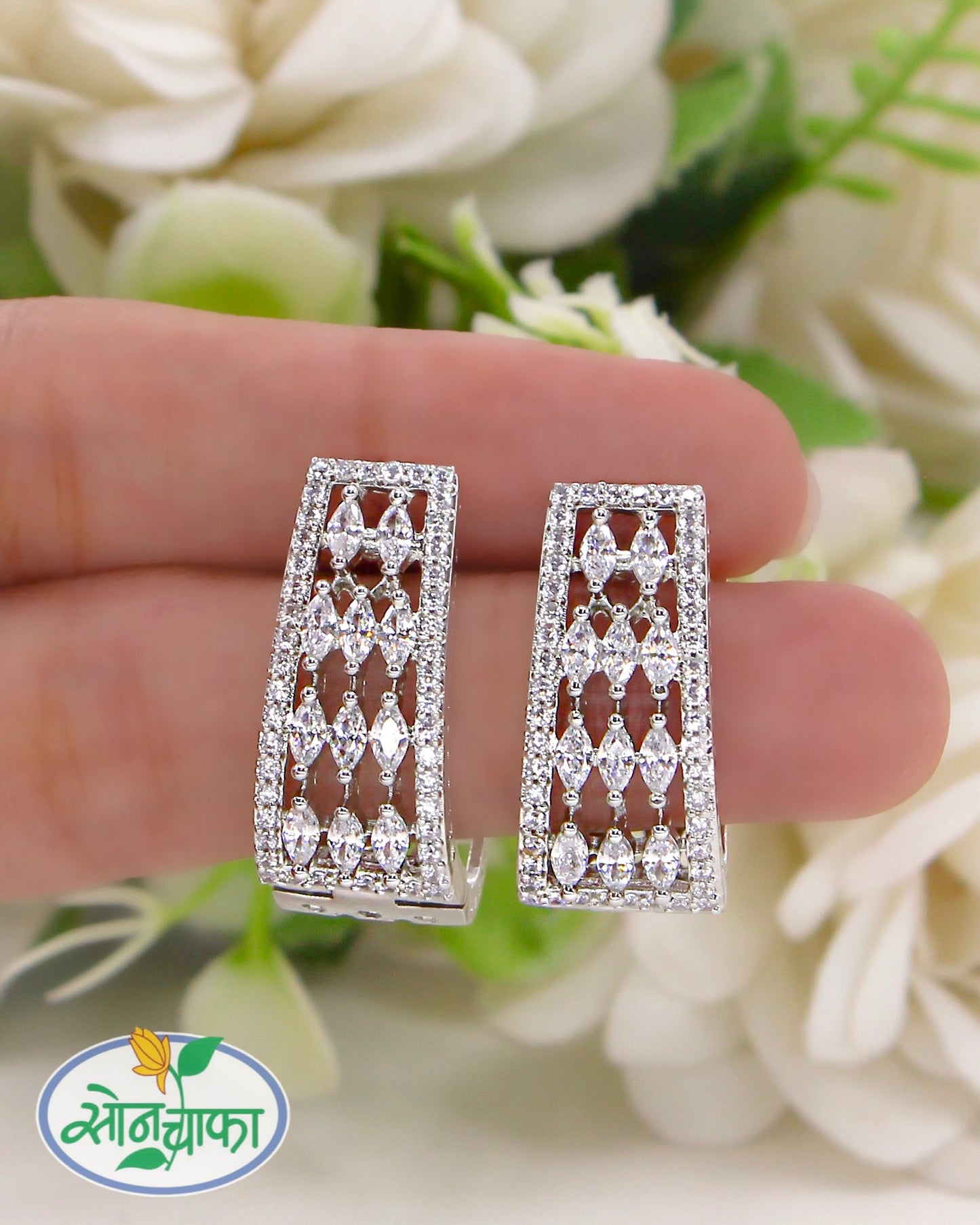 FASHIONBLE DIAMOND EARRINGS