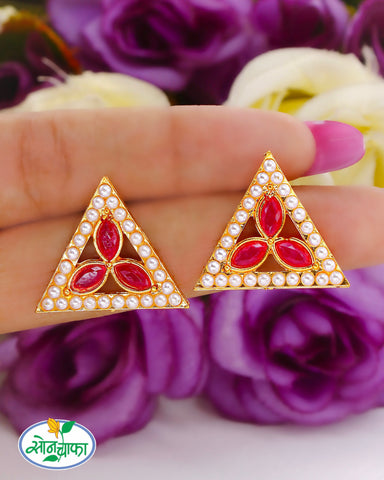 BEAUTIFUL PEARLY TRIANGLE EARRINGS